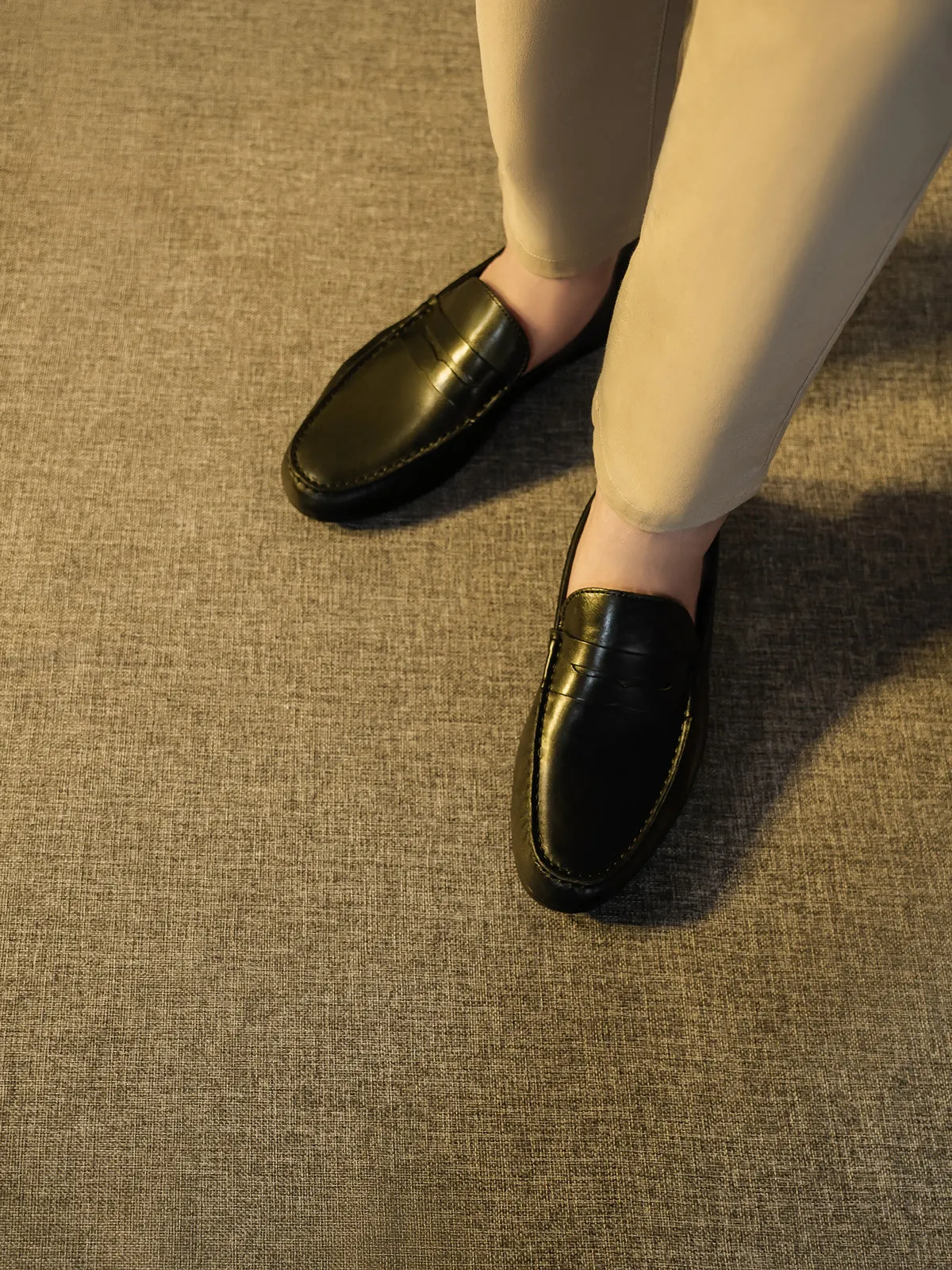 Men "NON" Woven Textured Slip On Casual Leather Moccasin Shoes