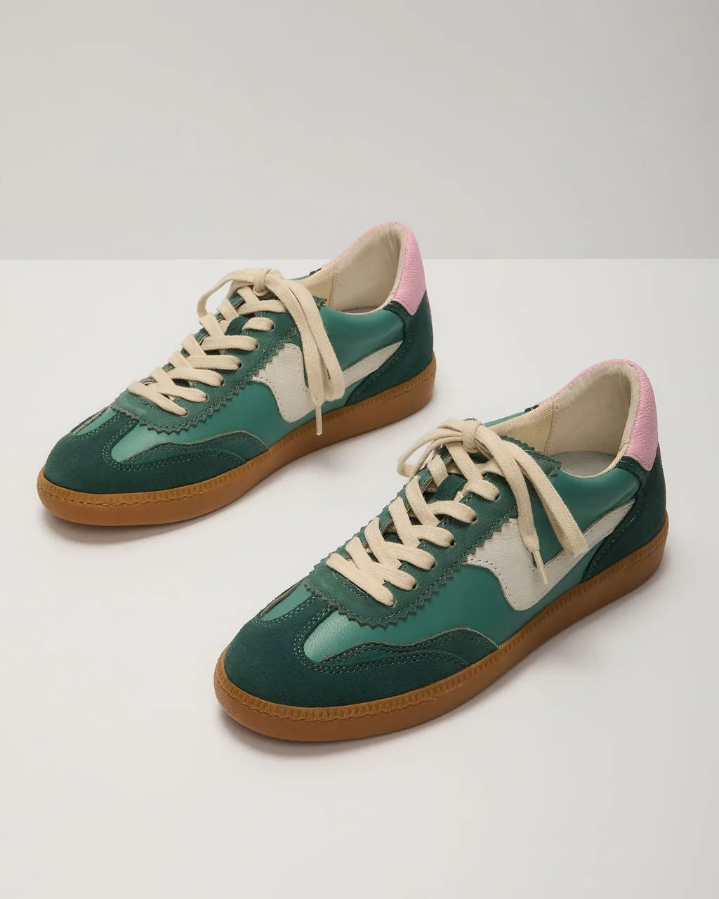 Right Catch Sneakers